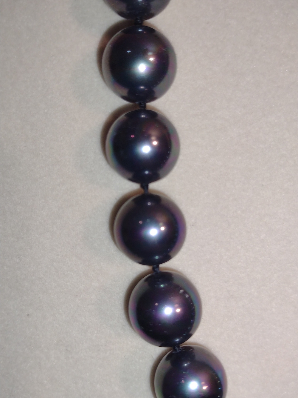 Lustrous Black Pearl Necklace with Matching Studs - Picture 3 of 9